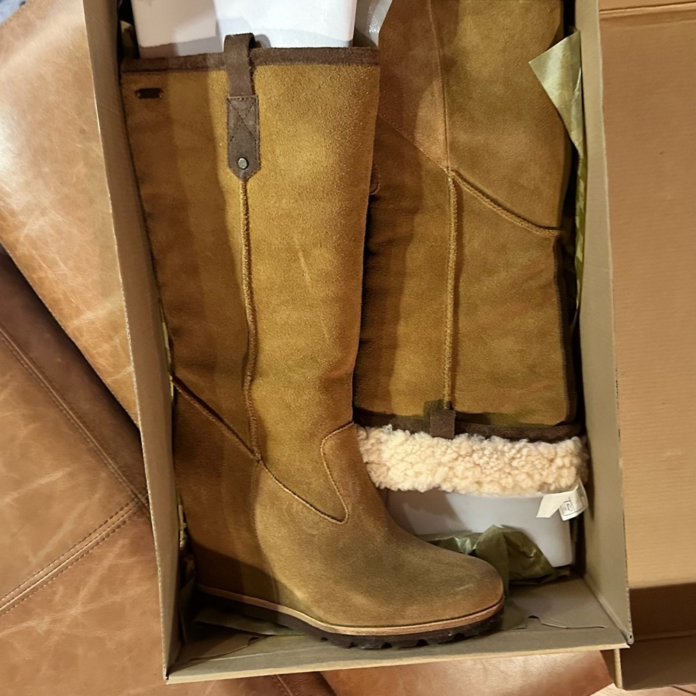 UGG Soleil Chestnut Suede Leather Boots. Size 9. Never worn.
